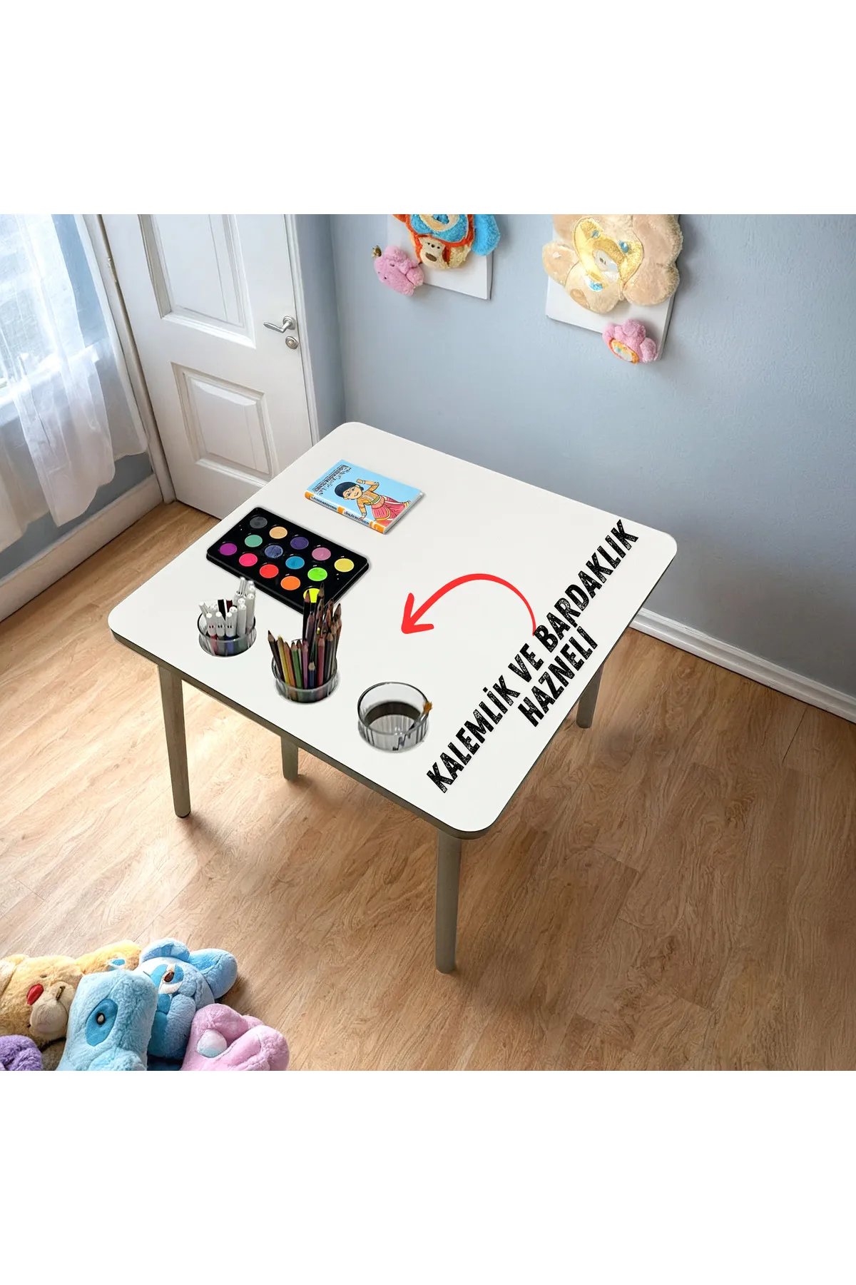 YAZ SİL YÜZEY 1 ADET MASA VE BULUT DESENLİ 2 SANDALYE AKTİVİTE MASASI KALEMLIK, BARDAK HAZNELI YAZ SİL YÜZEY 1 ADET MASA VE BULUT DESENLİ 2 SANDALYE AKTİVİTE MASASI KALEMLIK, BARDAK HAZNELI